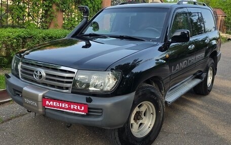 Toyota Land Cruiser 100 рестайлинг 2, 2005 год, 2 650 000 рублей, 2 фотография