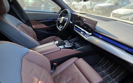 BMW 5 серия, 2024 год, 6 390 000 рублей, 3 фотография