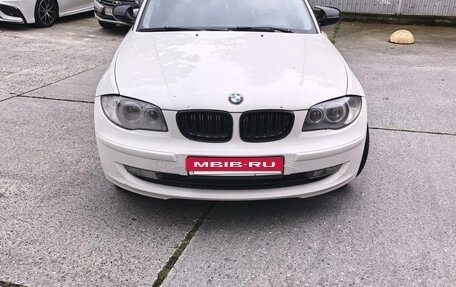 BMW 1 серия, 2011 год, 950 000 рублей, 2 фотография