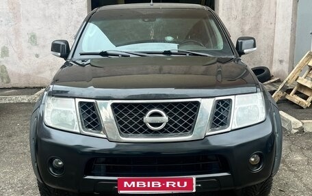 Nissan Navara (Frontier), 2010 год, 950 000 рублей, 1 фотография