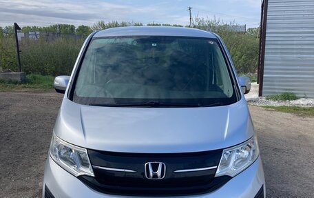 Honda Stepwgn IV, 2017 год, 1 755 000 рублей, 2 фотография