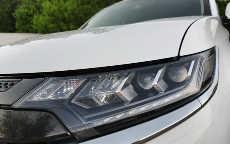 Mitsubishi Outlander III рестайлинг 3, 2022 год, 2 850 000 рублей, 7 фотография