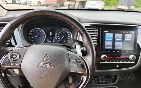 Mitsubishi Outlander III рестайлинг 3, 2022 год, 2 850 000 рублей, 11 фотография