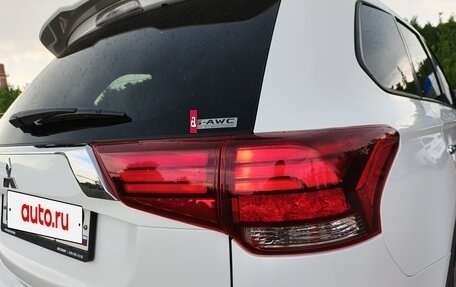 Mitsubishi Outlander III рестайлинг 3, 2022 год, 2 850 000 рублей, 9 фотография