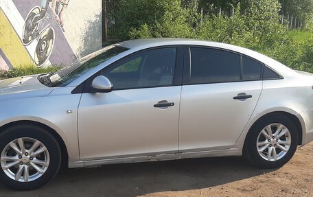 Chevrolet Cruze II, 2010 год, 620 000 рублей, 3 фотография