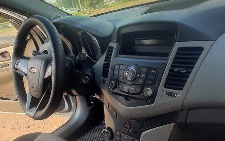 Chevrolet Cruze II, 2010 год, 620 000 рублей, 9 фотография