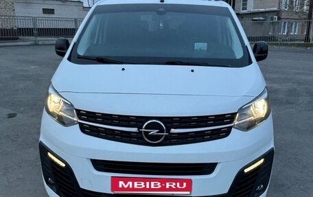 Opel Zafira Life I, 2020 год, 3 800 000 рублей, 2 фотография