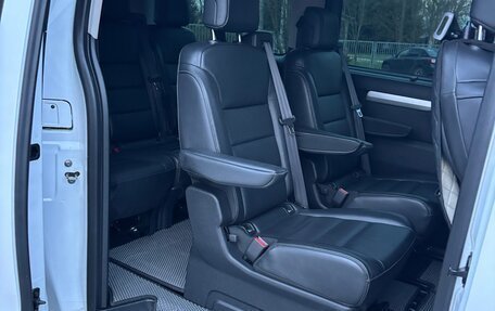 Opel Zafira Life I, 2020 год, 3 800 000 рублей, 19 фотография