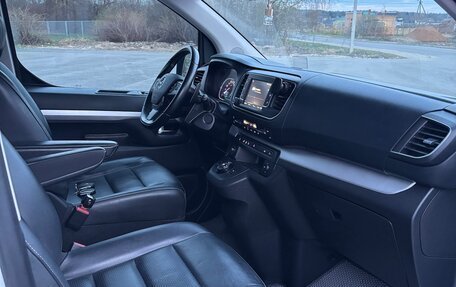 Opel Zafira Life I, 2020 год, 3 800 000 рублей, 15 фотография
