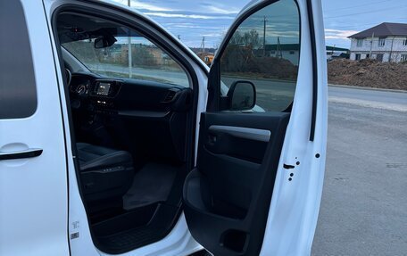 Opel Zafira Life I, 2020 год, 3 800 000 рублей, 18 фотография