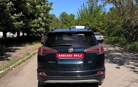 Toyota RAV4, 2018 год, 2 400 000 рублей, 3 фотография
