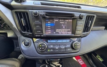 Toyota RAV4, 2018 год, 2 400 000 рублей, 9 фотография