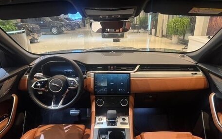 Jaguar F-Pace, 2024 год, 4 800 000 рублей, 5 фотография