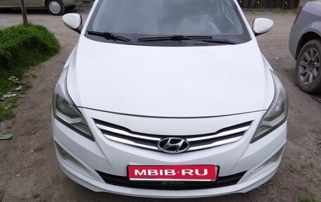 Hyundai Solaris II рестайлинг, 2015 год, 700 000 рублей, 1 фотография