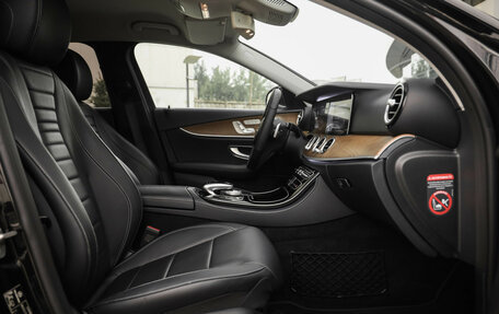 Mercedes-Benz E-Класс, 2017 год, 3 299 000 рублей, 28 фотография