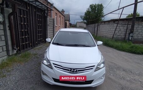 Hyundai Solaris II рестайлинг, 2015 год, 700 000 рублей, 5 фотография