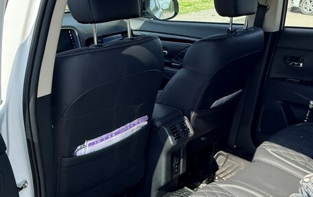 Mitsubishi Outlander III рестайлинг 3, 2022 год, 2 800 000 рублей, 9 фотография