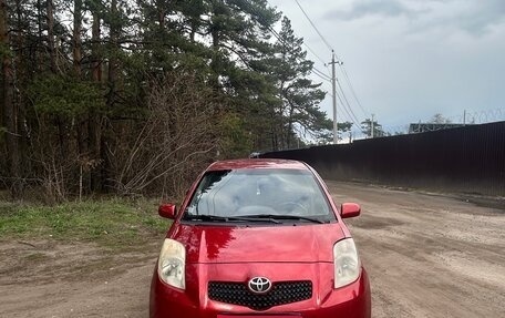 Toyota Yaris III рестайлинг, 2007 год, 420 000 рублей, 1 фотография