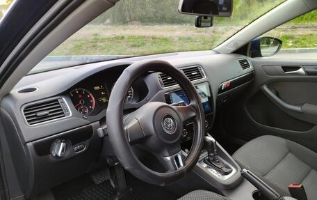 Volkswagen Jetta VI, 2011 год, 1 390 000 рублей, 12 фотография