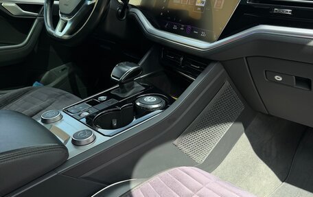 Volkswagen Touareg III, 2019 год, 6 300 000 рублей, 32 фотография