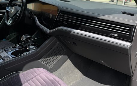 Volkswagen Touareg III, 2019 год, 6 300 000 рублей, 31 фотография