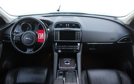 Jaguar F-Pace, 2016 год, 2 075 000 рублей, 18 фотография