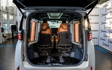 Toyota Alphard, 2024 год, 13 125 000 рублей, 37 фотография