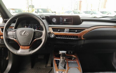 Lexus UX I, 2019 год, 2 900 000 рублей, 26 фотография