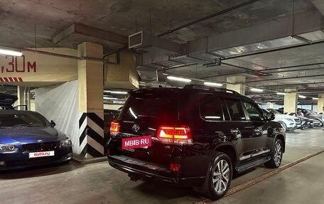 Toyota Land Cruiser 200, 2017 год, 5 300 000 рублей, 4 фотография