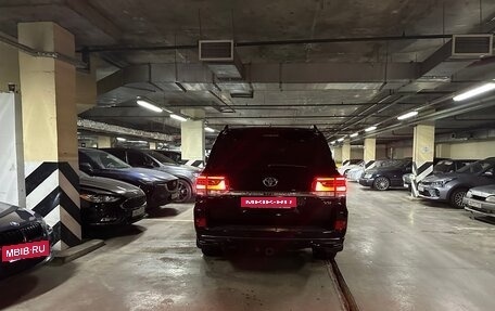 Toyota Land Cruiser 200, 2017 год, 5 300 000 рублей, 3 фотография