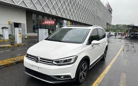 Volkswagen Touran III, 2021 год, 1 490 750 рублей, 1 фотография