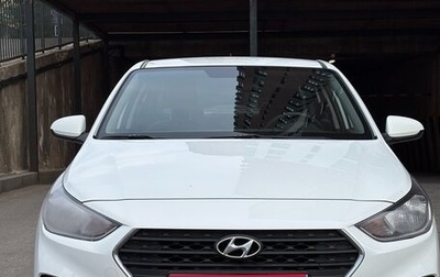 Hyundai Solaris II рестайлинг, 2018 год, 900 000 рублей, 1 фотография