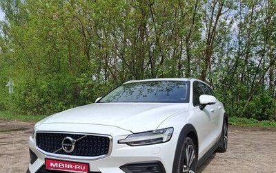 Volvo V60 Cross Country II, 2019 год, 4 500 000 рублей, 1 фотография