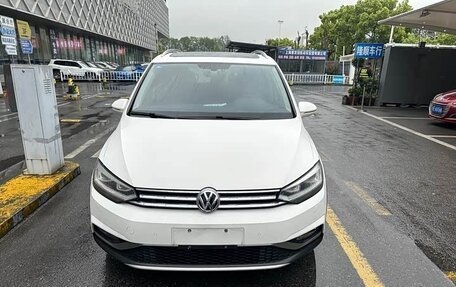 Volkswagen Touran III, 2021 год, 1 490 750 рублей, 2 фотография