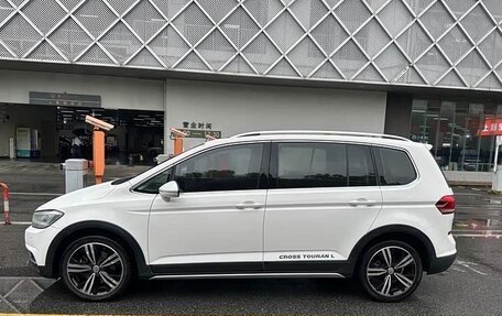 Volkswagen Touran III, 2021 год, 1 490 750 рублей, 5 фотография