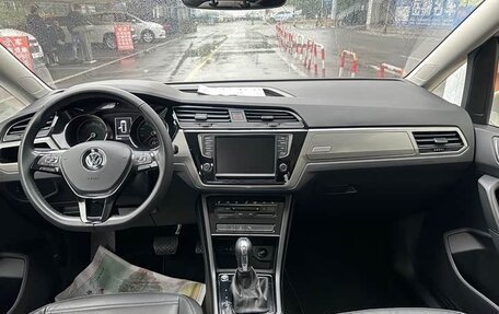 Volkswagen Touran III, 2021 год, 1 490 750 рублей, 8 фотография