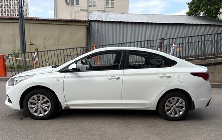 Hyundai Solaris II рестайлинг, 2018 год, 900 000 рублей, 3 фотография
