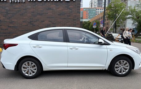 Hyundai Solaris II рестайлинг, 2018 год, 900 000 рублей, 4 фотография