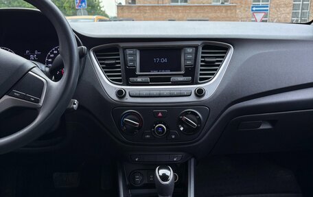 Hyundai Solaris II рестайлинг, 2018 год, 900 000 рублей, 10 фотография