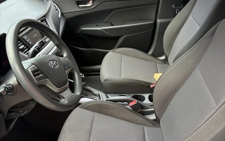 Hyundai Solaris II рестайлинг, 2018 год, 900 000 рублей, 9 фотография