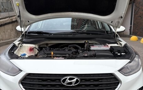 Hyundai Solaris II рестайлинг, 2018 год, 900 000 рублей, 2 фотография