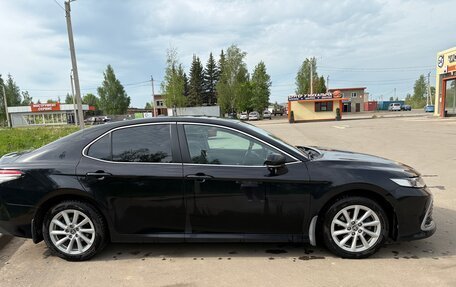 Toyota Camry, 2021 год, 2 400 000 рублей, 3 фотография