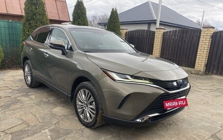 Toyota Harrier, 2021 год, 4 850 000 рублей, 2 фотография