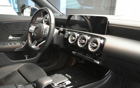 Mercedes-Benz CLA, 2019 год, 3 375 000 рублей, 24 фотография