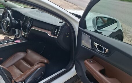 Volvo V60 Cross Country II, 2019 год, 4 500 000 рублей, 21 фотография