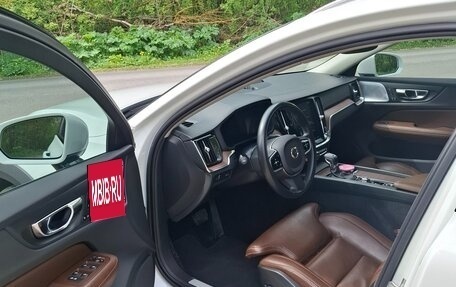 Volvo V60 Cross Country II, 2019 год, 4 500 000 рублей, 15 фотография