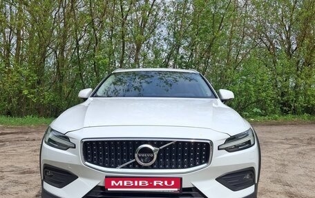 Volvo V60 Cross Country II, 2019 год, 4 500 000 рублей, 2 фотография