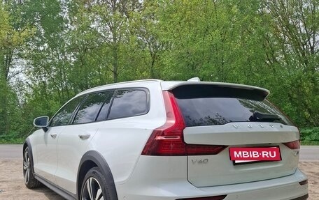 Volvo V60 Cross Country II, 2019 год, 4 500 000 рублей, 8 фотография