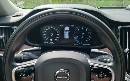 Volvo V60 Cross Country II, 2019 год, 4 500 000 рублей, 30 фотография