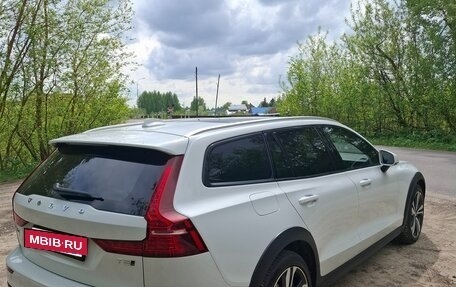 Volvo V60 Cross Country II, 2019 год, 4 500 000 рублей, 7 фотография